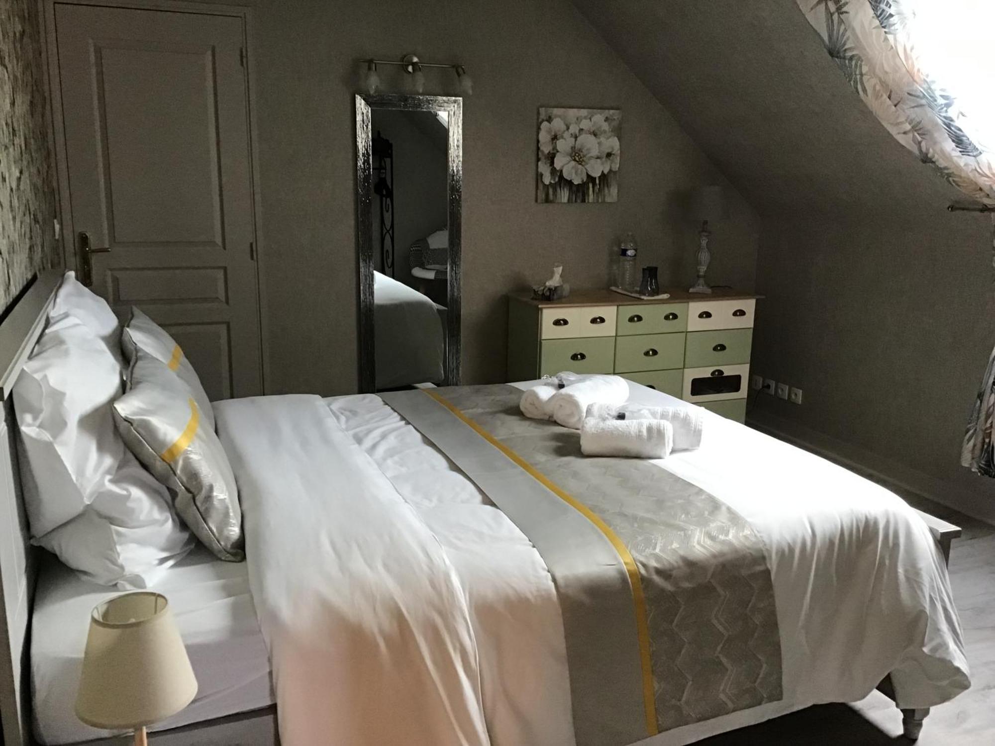 Des Roux Et Des Pious Suite De 35 A 60 M2 Et 3 Chambres Pour Groupe De 2 A 6 Personnes Civray-de-Touraine Εξωτερικό φωτογραφία