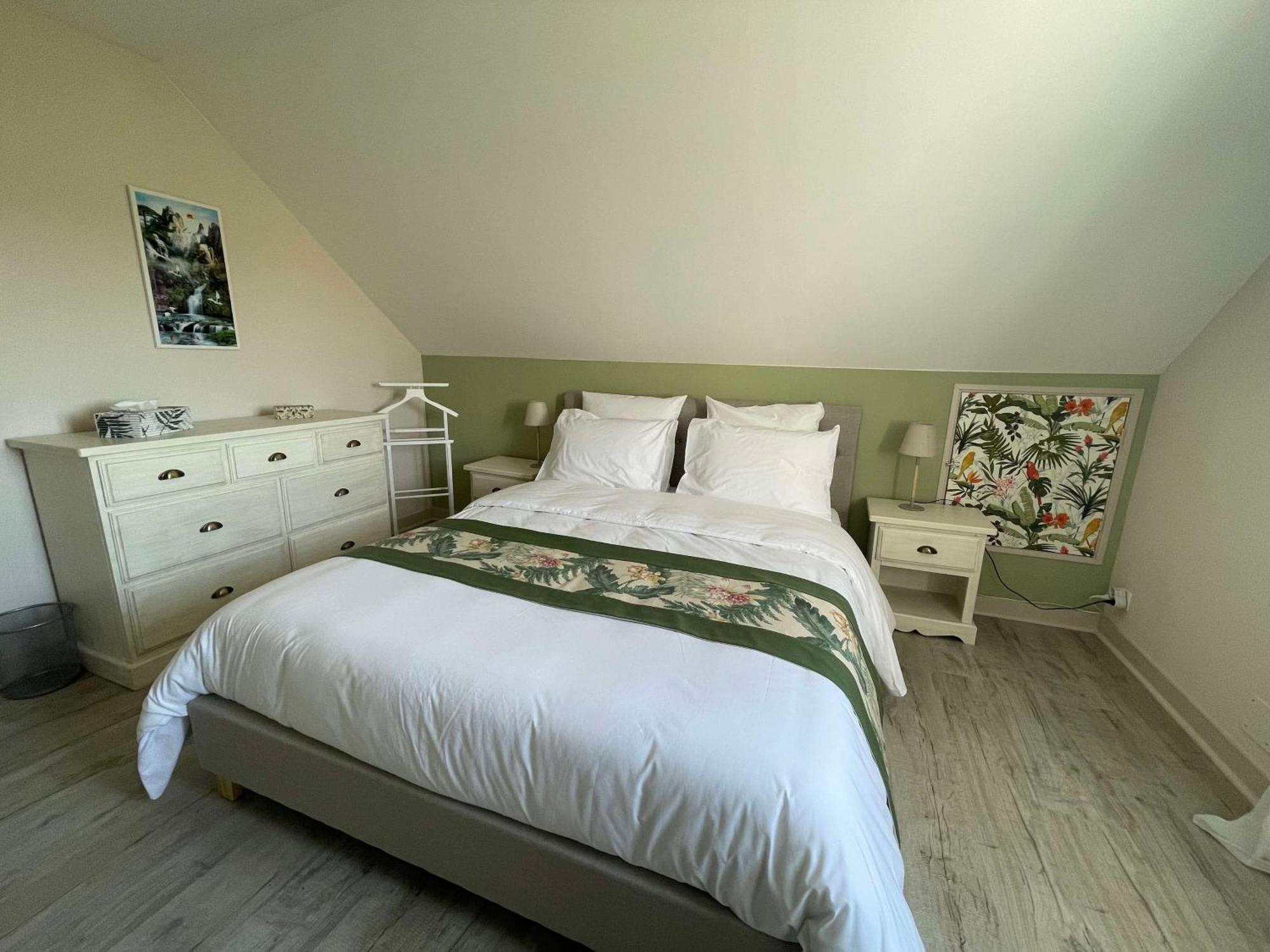Des Roux Et Des Pious Suite De 35 A 60 M2 Et 3 Chambres Pour Groupe De 2 A 6 Personnes Civray-de-Touraine Εξωτερικό φωτογραφία